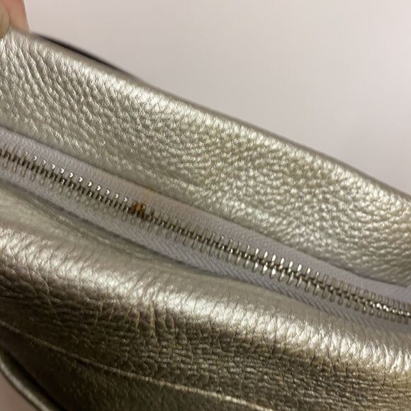 B Makowski silver metallic Crossbody Bag A27 - Picture 11 of 12
